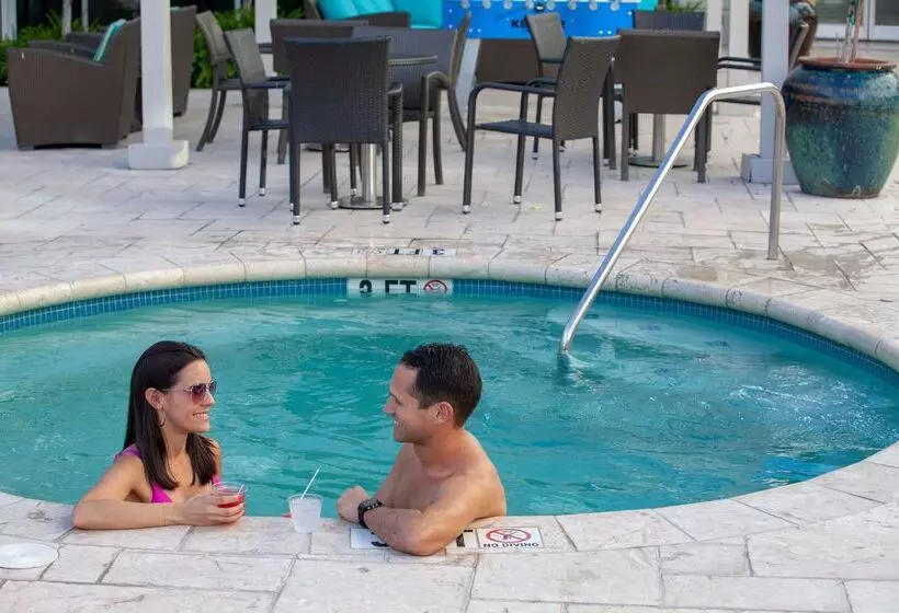 استراحتگاه Hampton Inn & Suites San Juan