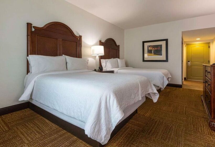 استراحتگاه Hampton Inn & Suites San Juan