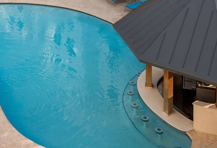 استراحتگاه Hampton Inn & Suites San Juan