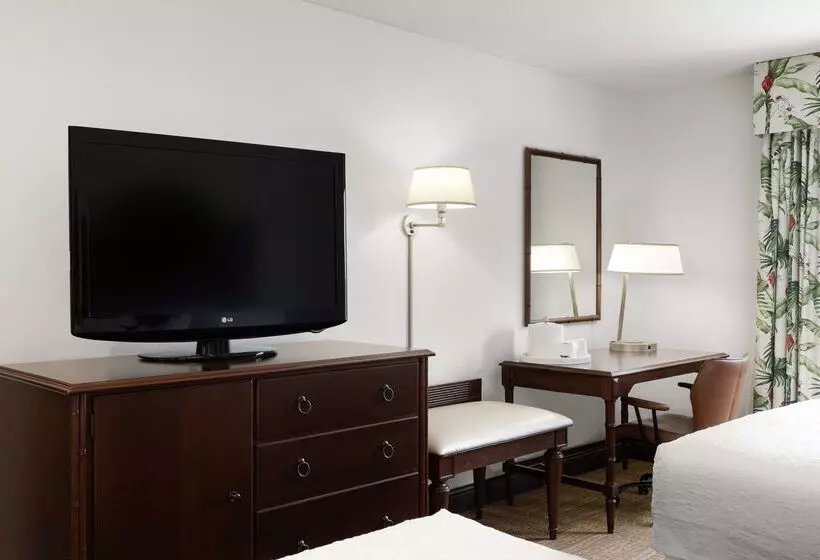 استراحتگاه Hampton Inn & Suites San Juan