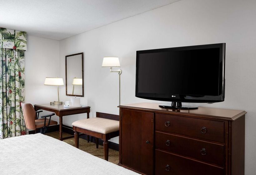 استراحتگاه Hampton Inn & Suites San Juan