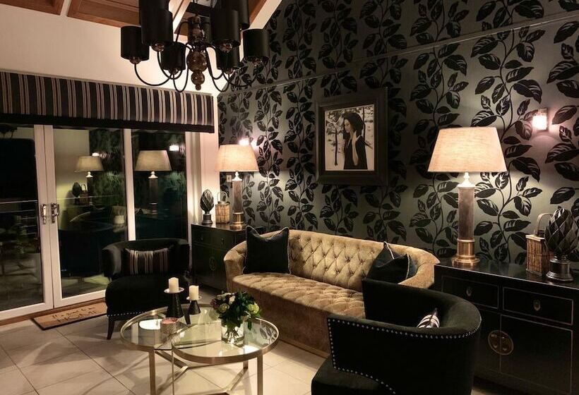 تختخواب و صبحانه Ayrs & Graces