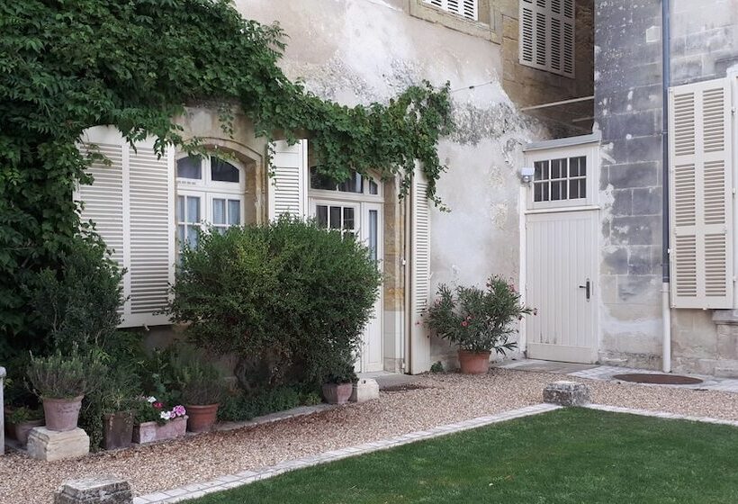 مبيت وإفطار La Rocheliere