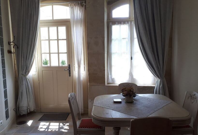 مبيت وإفطار La Rocheliere