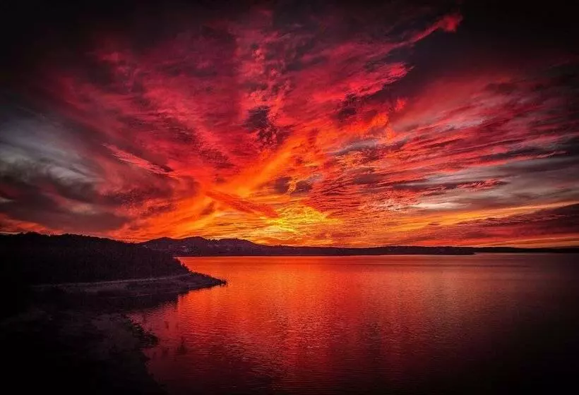 Hotelli Holiday Lodge On Canyon Lake