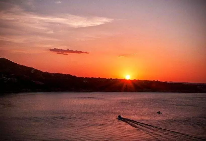 Hotelli Holiday Lodge On Canyon Lake