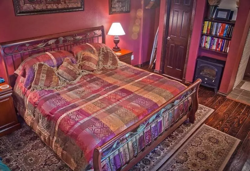 Hotelli Holiday Lodge On Canyon Lake