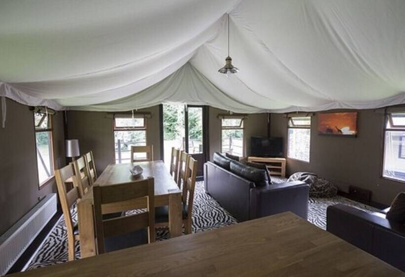 בית מלון כפרי Waterside Holiday Park & Spa