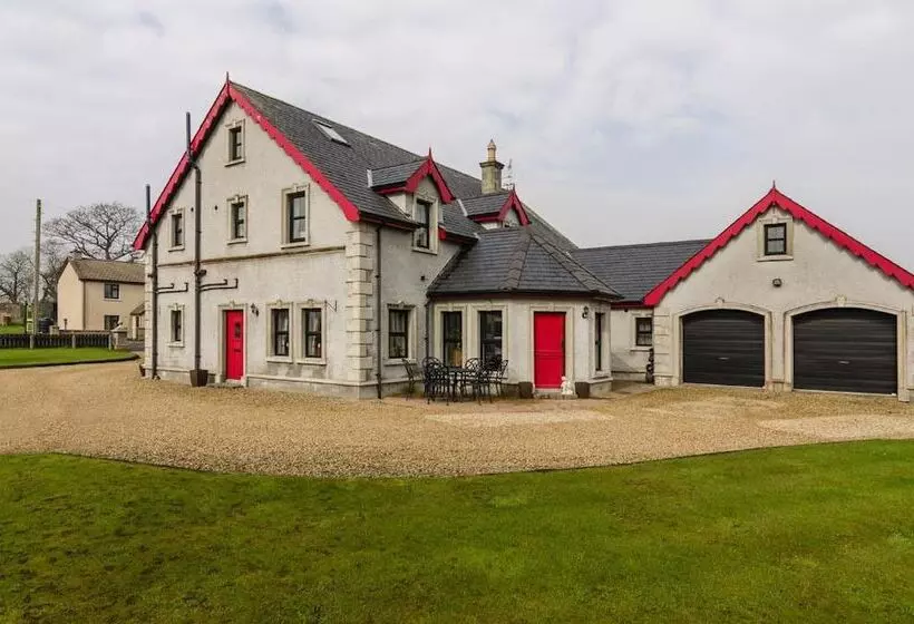 پانسیون Kesh Country Manor