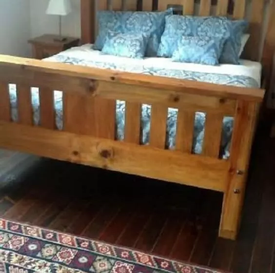 پانسیون Kesh Country Manor