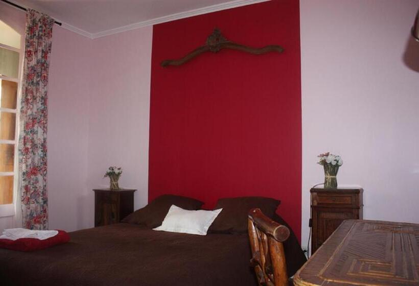 بنسيون Presbytere De Jonquiere