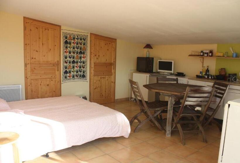 بنسيون Presbytere De Jonquiere