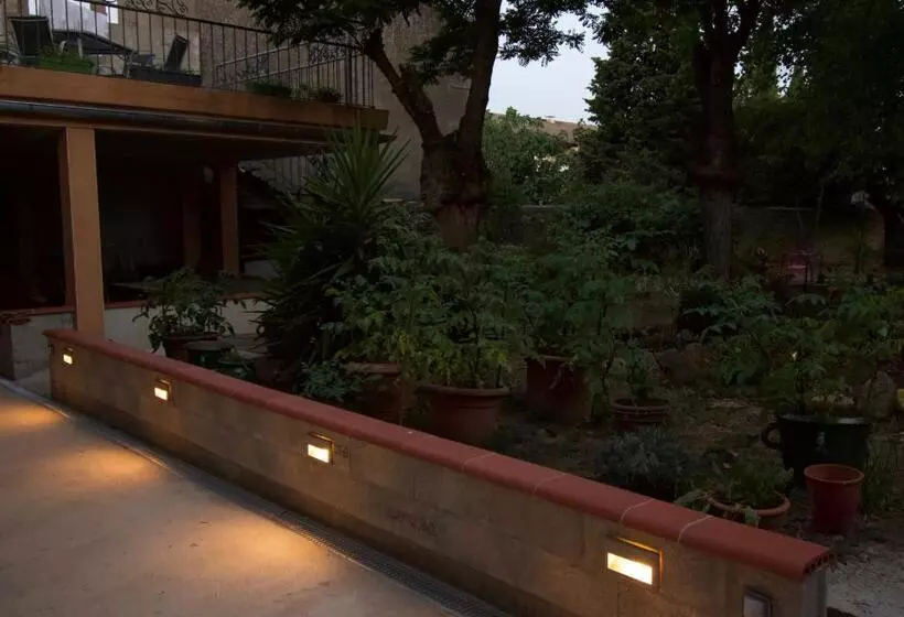 ベッドアンドブレックファースト Art Home Bnb