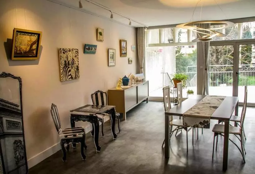 ベッドアンドブレックファースト Art Home Bnb