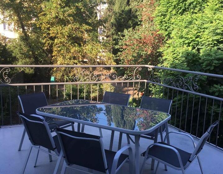 Bed and Breakfast Art Home Bnb