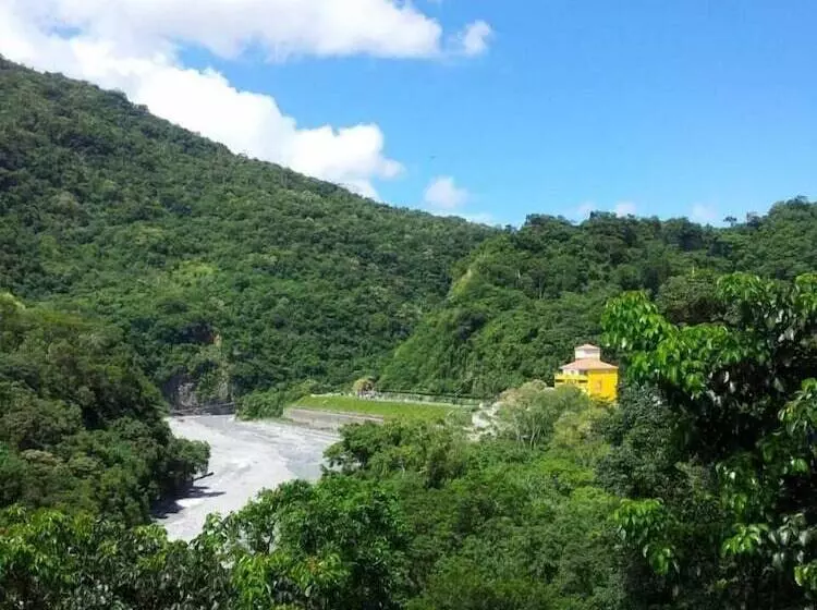 تختخواب و صبحانه Cheng Ping Hot Spring Inn