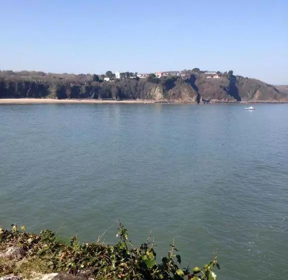 Hotelli Cottage Court