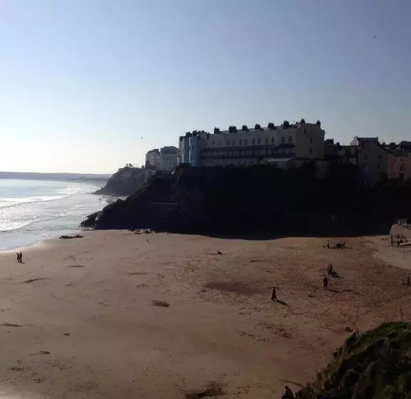 Hotelli Cottage Court