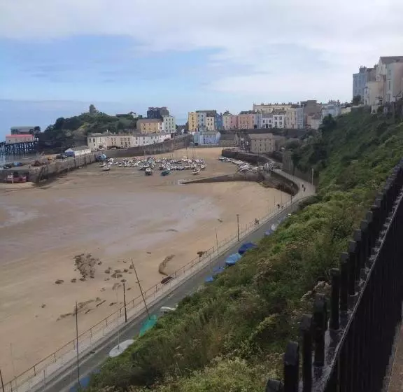 Hotelli Cottage Court