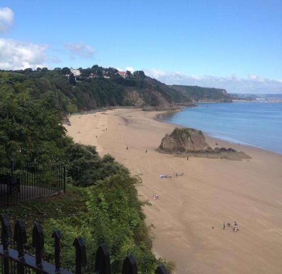 בית מלון כפרי Cottage Court