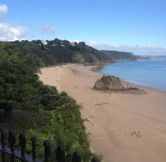 Hotelli Cottage Court