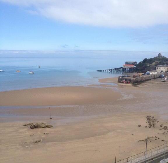 בית מלון כפרי Cottage Court