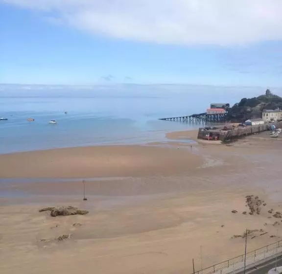 Hotelli Cottage Court