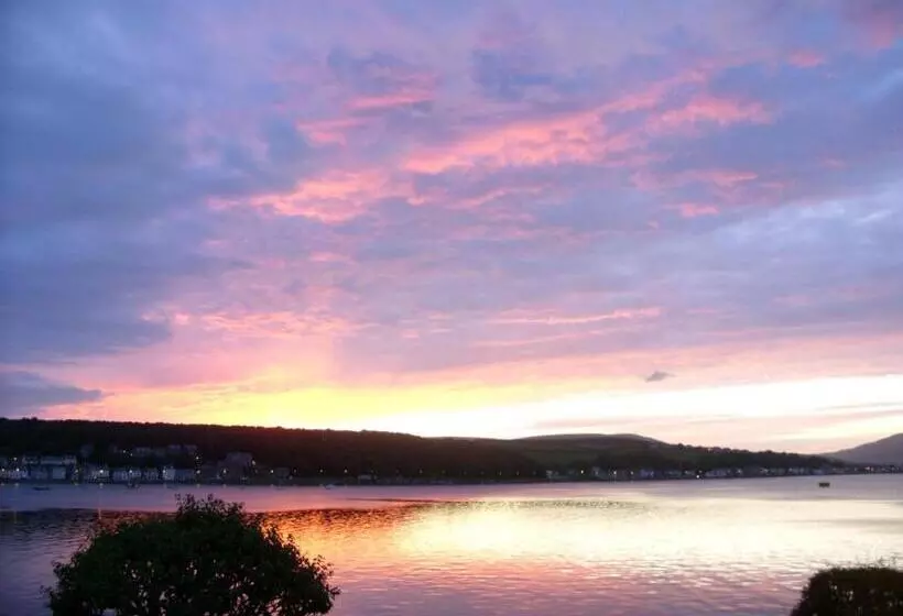 Majatalo Commodore Guesthouse, Seaside Holiday Suites