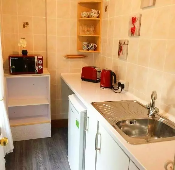 Majatalo Commodore Guesthouse, Seaside Holiday Suites