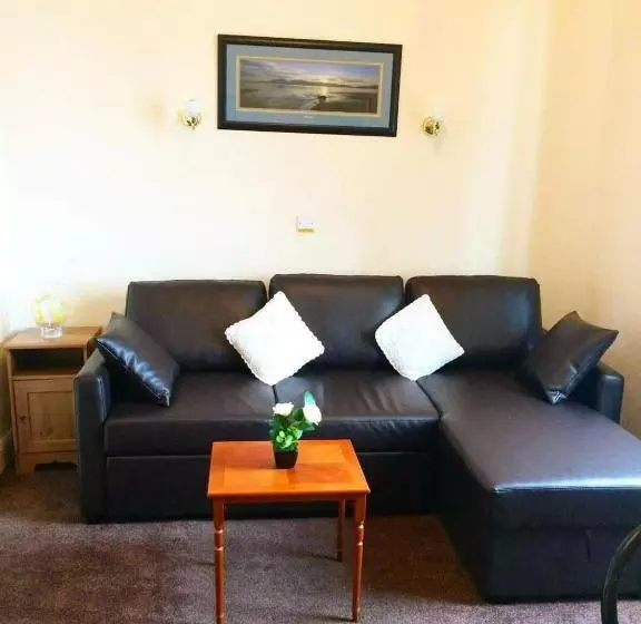 Majatalo Commodore Guesthouse, Seaside Holiday Suites