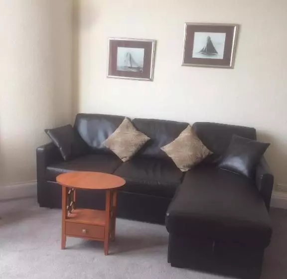 Majatalo Commodore Guesthouse, Seaside Holiday Suites