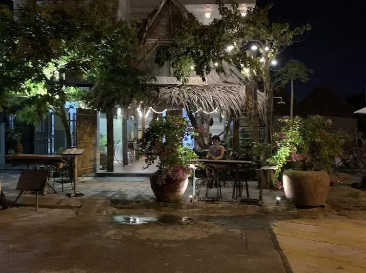 پانسیون Hoi An Sea Sunset Villa & Bar