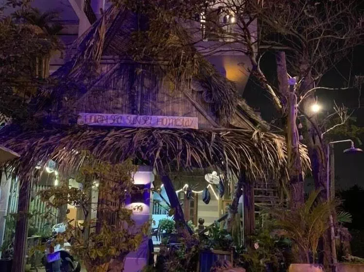 پانسیون Hoi An Sea Sunset Villa & Bar