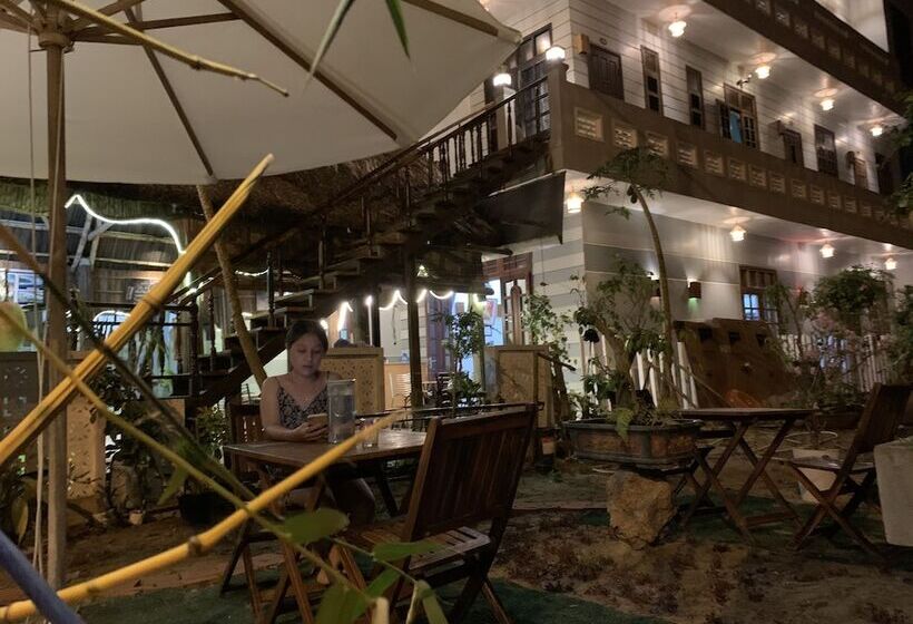 پانسیون Hoi An Sea Sunset Villa & Bar