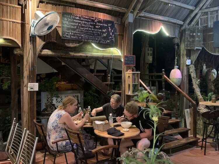 پانسیون Hoi An Sea Sunset Villa & Bar