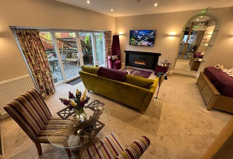 פנסיון Windermere Boutique Hotel Spa Suites & Hot Tubs