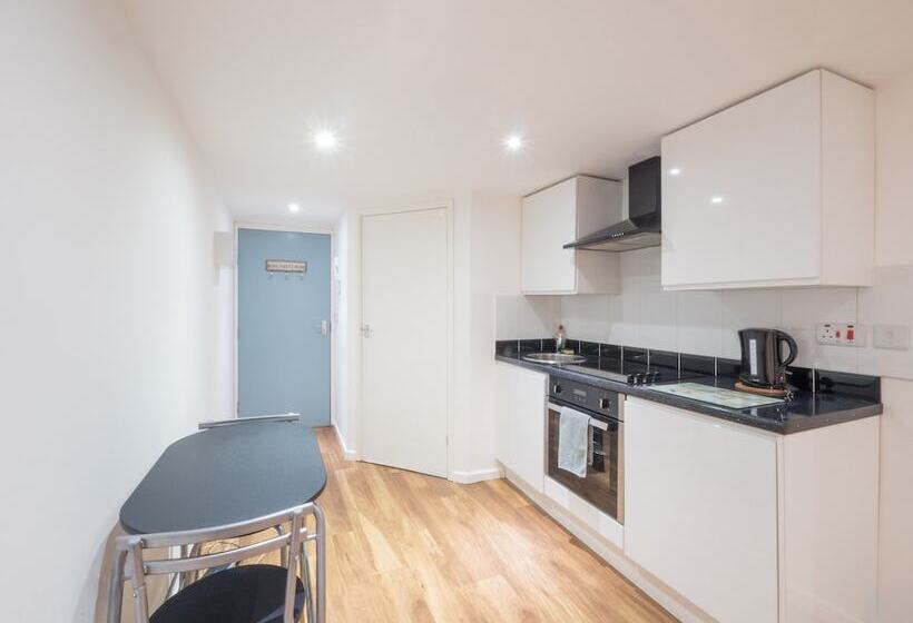 Victoria House Apartments