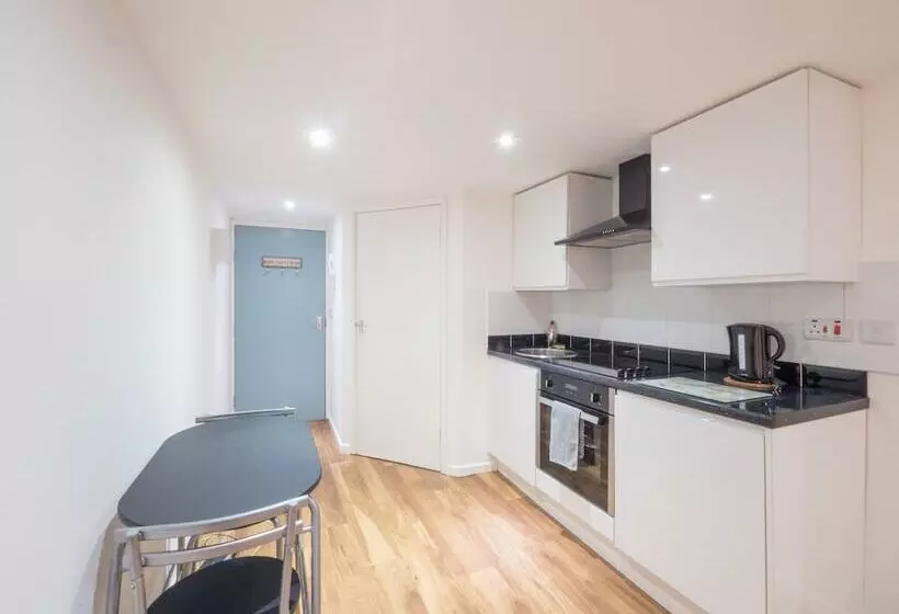 Victoria House Apartments