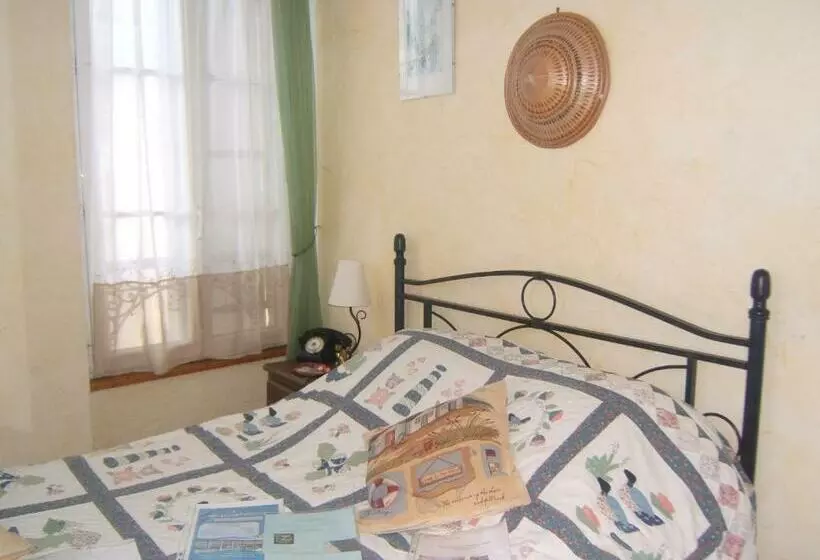 Aamiaismajoitus (B&B) Relais Du Cap Romain