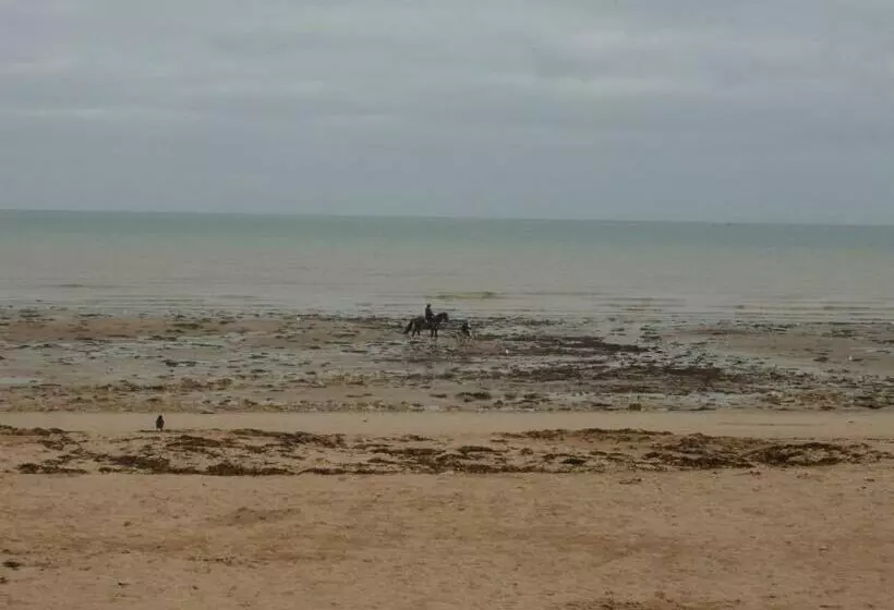 Aamiaismajoitus (B&B) Relais Du Cap Romain