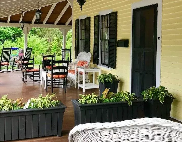 ベッドアンドブレックファースト Yellow House Inn