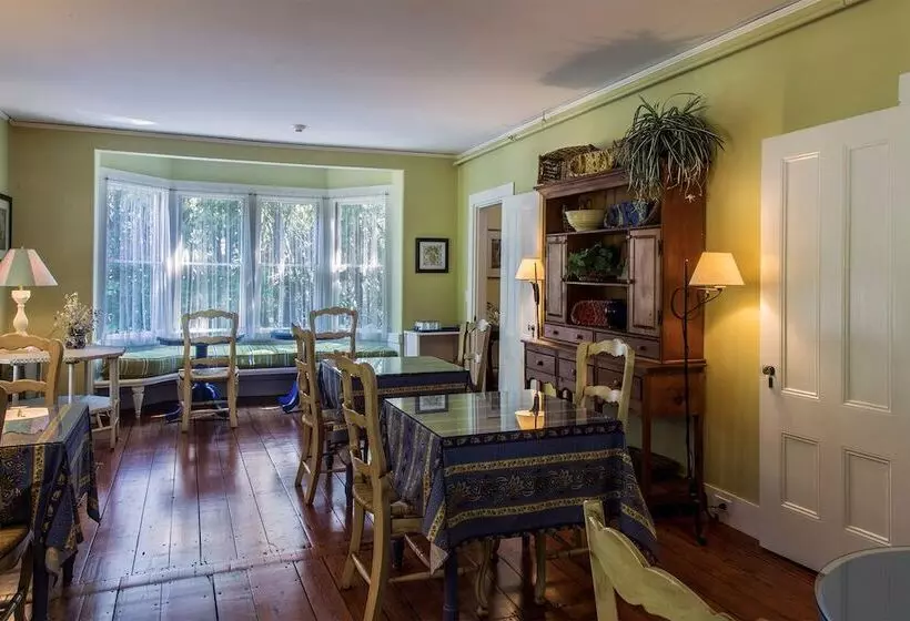 ベッドアンドブレックファースト Yellow House Inn