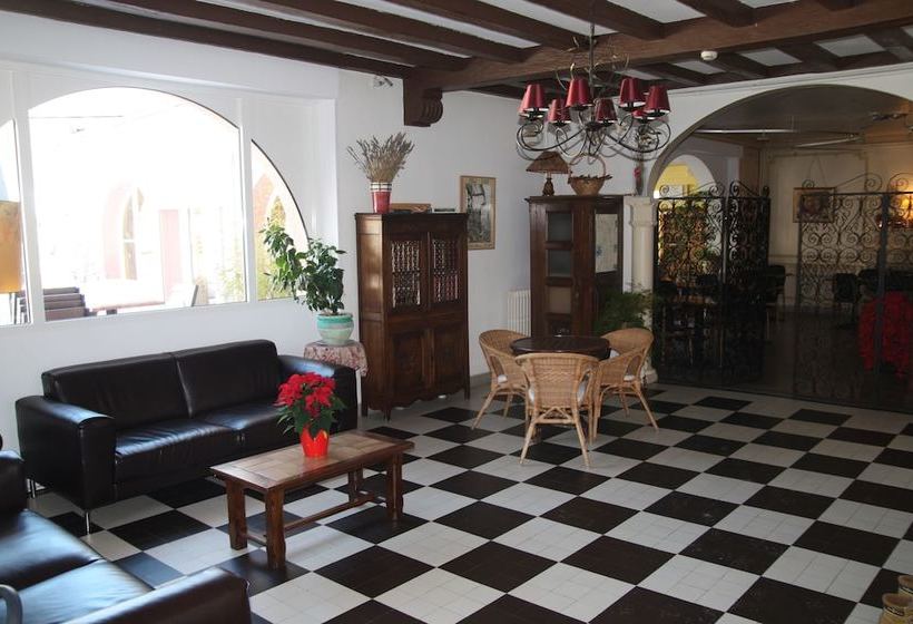 Отель Hôtel Le Grillon