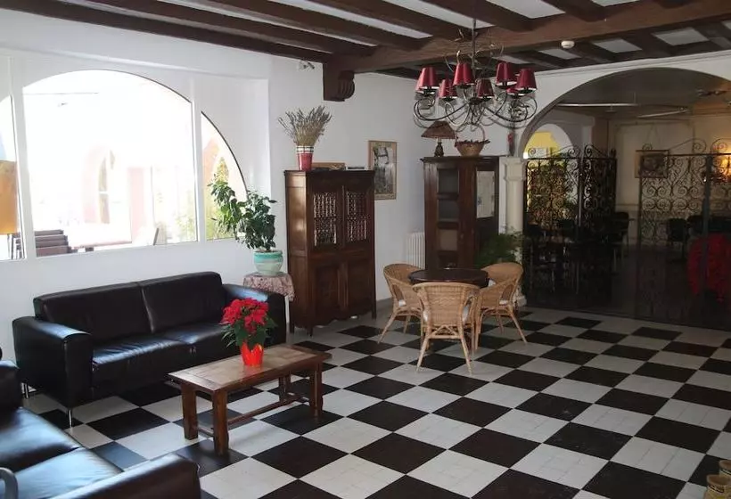 هتل Hôtel Le Grillon