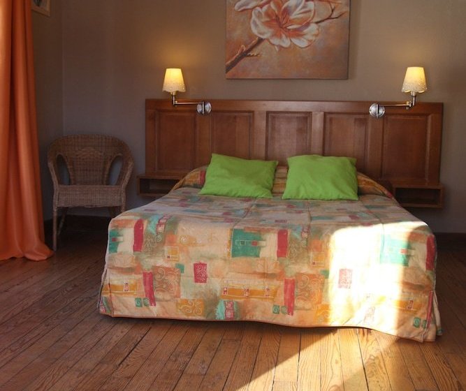 Отель Hôtel Le Grillon