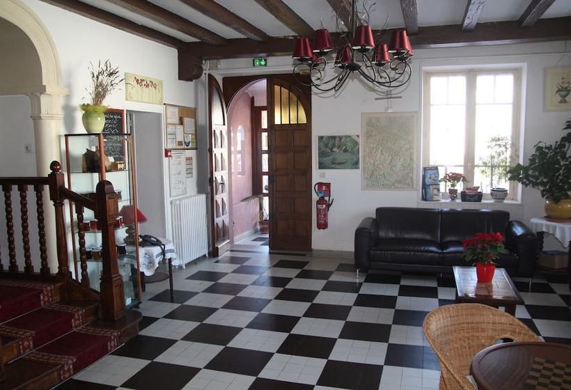 Отель Hôtel Le Grillon