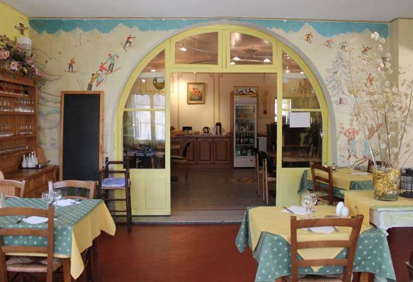 Отель Hôtel Le Grillon