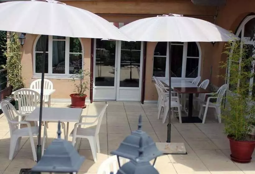 هتل Hôtel Le Grillon