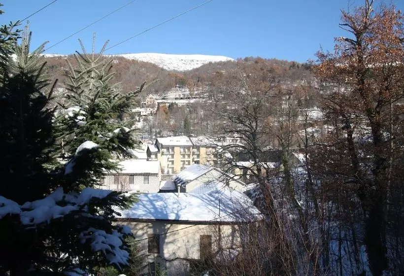 هتل Hôtel Le Grillon