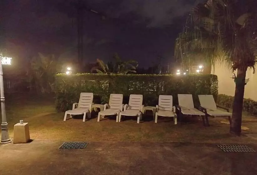 Hotelli Journey Residence Phuket